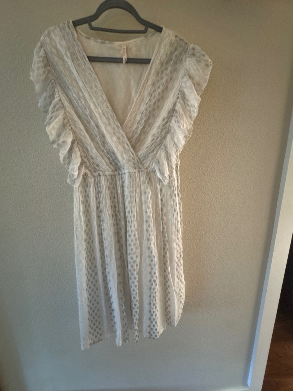 Raga Size L : white and silver dress